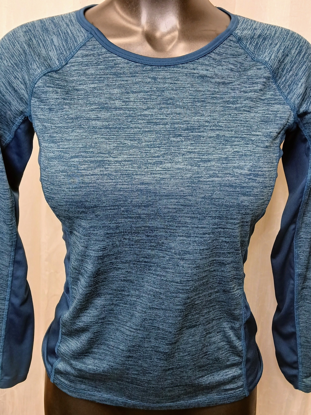 Women’s Long-Sleeve Heathered Blue Performance Top